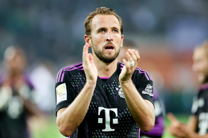 Kane hits three as Bayern batter Mainz to cut gap, Dortmund win