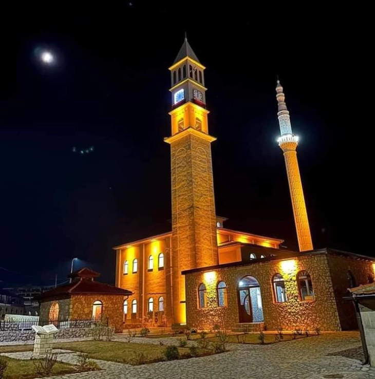 Дебарското муфтиство и градоначалниците го честитаат почетокот на светиот месец Рамазан