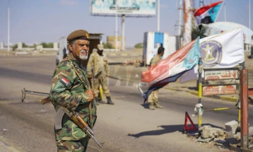 Të paktën 11 të vrarë në sulmet amerikane dhe britanike ndaj caqeve të huthëve në Jemen