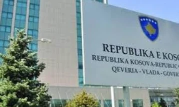 Diplomatët e huaj e përshëndetën vendimin e qeverisë kosovare për ndarjen e tokës Manastirit të Deçanit