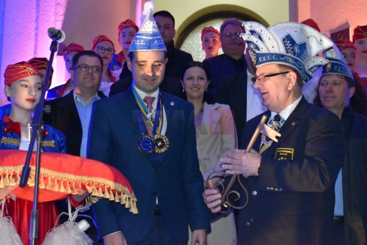 Градоначалникот Костадинов го предаде клучот на карневалистите, почнаа осумдневните карневалски празнувања во Струмица