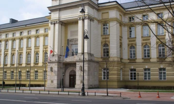 Полската проевропска влада отповикува 50 амбасадори назначени од претходната, десничарска влада