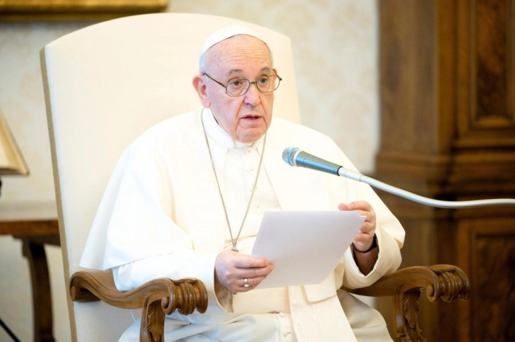 Папата Франциск не планира повлекување од должноста