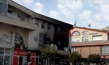 Dëmet janë të mëdha nga zjarri në Tregun e Qytetit në Ohër, pazarxhinjtë  janë zhvendosur në pasazhin e objektit