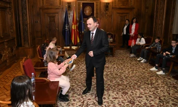 Претседателот на Собранието Митрески на средба со ученици од ОУ „Страшо Пинџур“ од Скопје