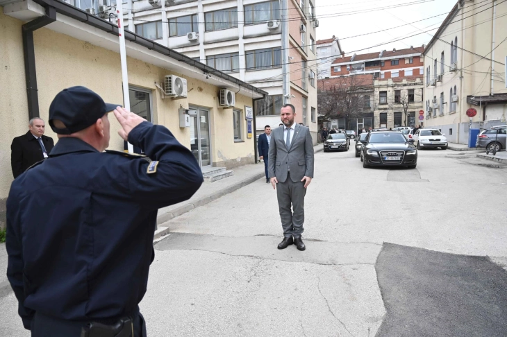 Тошковски во посета на СВР Куманово, ОВР Кратово и ОВР Крива Паланка: Да се направи набавка на опрема неопходна за ефикасно работење на полицијата