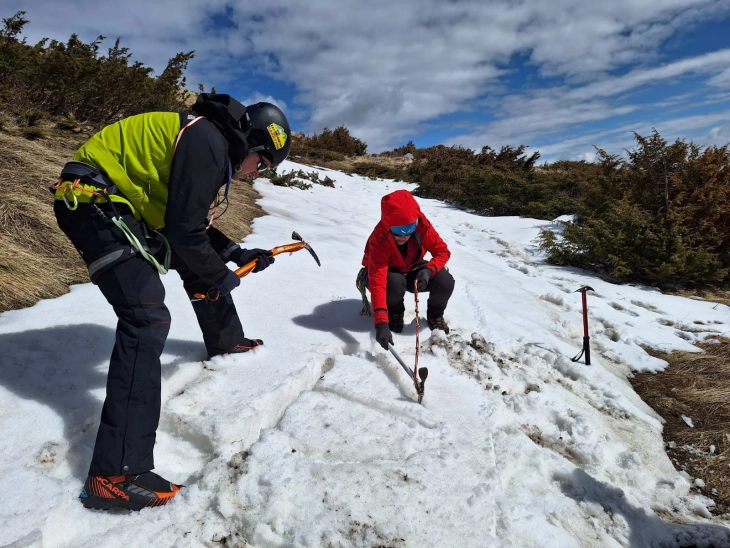 Осум планинари почнаа обука за добивање лиценци за водичи во планина во зимски услови