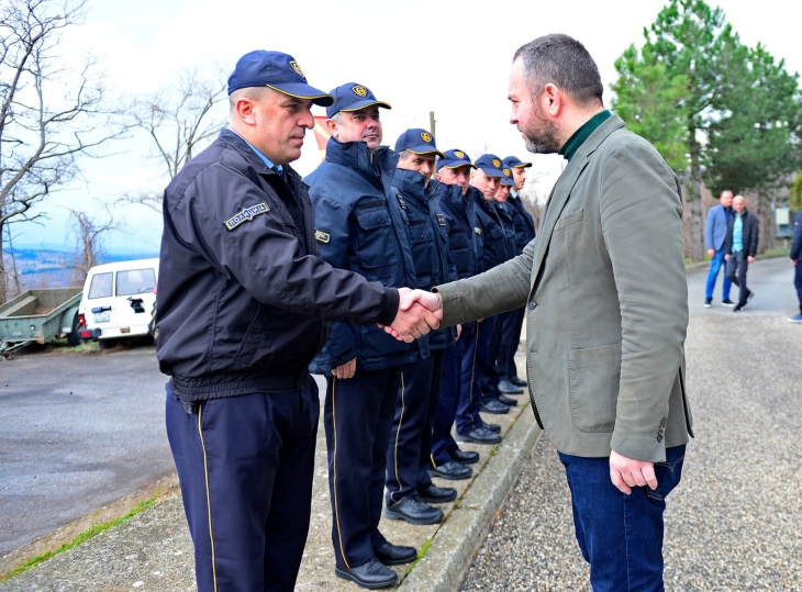 Министерот Тошковски во посета на полициските станици за граничен надзор Рогачево и Мадрача