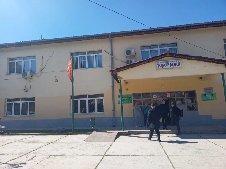 Xhaferi, Shaqiri and Stojanovski visit ‘Todor Janev’ elementary school in Chashka municipality