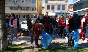 Со акција за чистење, во Гостивар одбележан Денот на екологијата