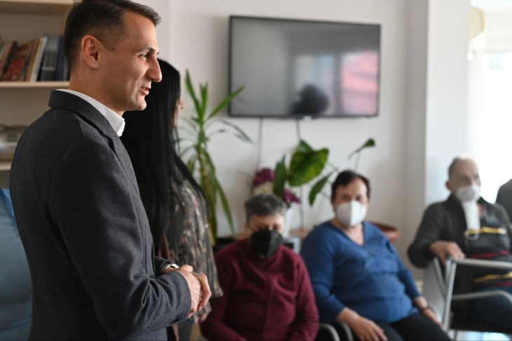 Велковски во посета на Домот за згрижување стари лица Сју Рајдер од Битола