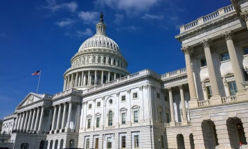 Senati amerikan miratoi pako buxhetore në vlerë prej 1,2 miliardë dollarëve