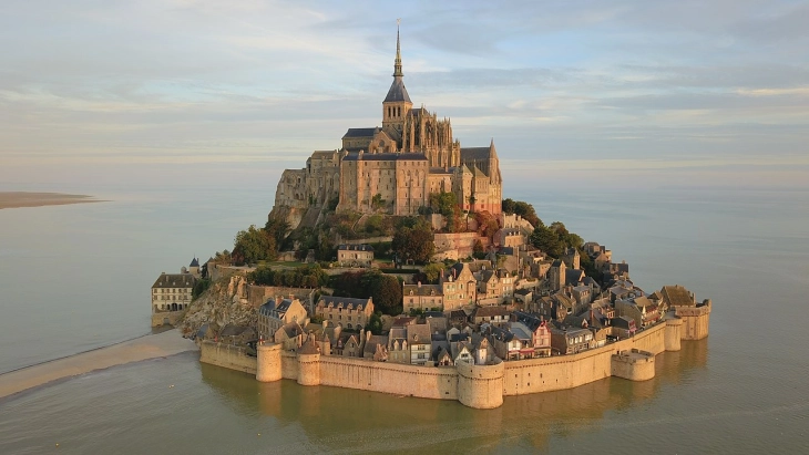 Францускиот замок „Мон Сен Мишел“ го издржа тестот на времето
