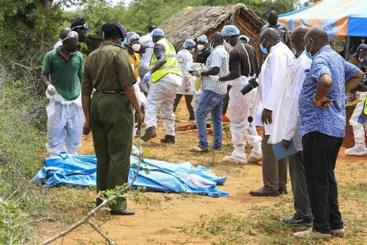 Кенија: Стотици следбеници на секта биле наведени на самоубиство