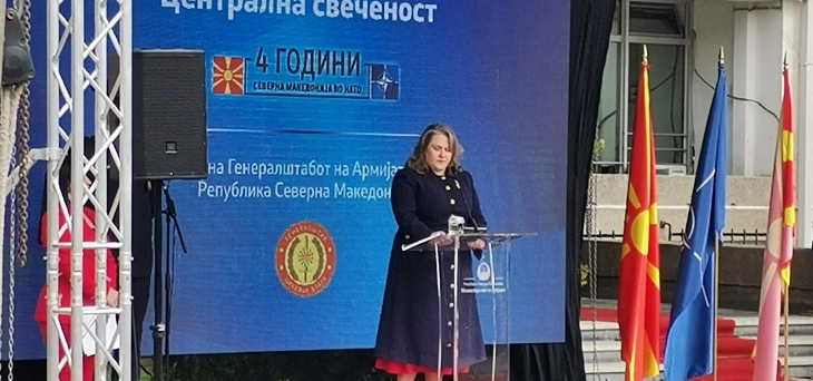 Petrovska: Në këtë ditë të vitit 2020 treguam se ku përkasim, duke u anëtarësuar në NATO zgjodhëm rrugën e stabilitetit