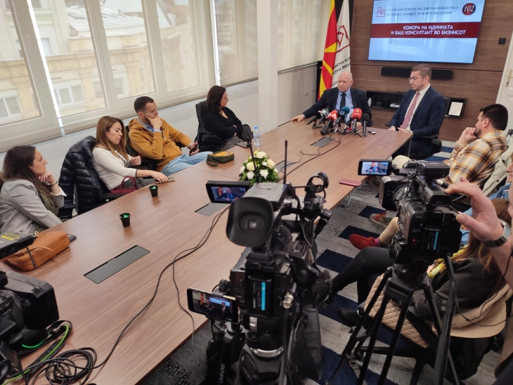 Mickoski presents VMRO-DPMNE’s economic program at Economic Chamber, Azeski says business won’t be fooled by political elites