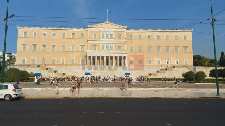 Грчкиот Парламент вечерва ќе гласа за предлогот на опозицијата за гласање недоверба на Владата на Мицотакис