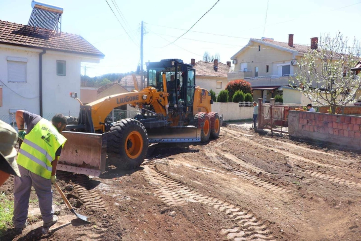 Се реконструираат улици во кумановското село Проевце