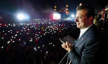 Атинскиот градоначалник му честиташе на Имамоглу за победата
