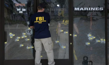 Возач се забил во капијата од седиштето на ФБИ во Атланта, па се обидел насилно да влезе во зградата