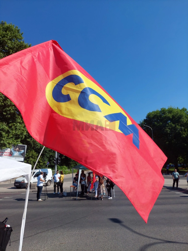 LSM-ja në protestë para Gjykatës supreme për shkak të vendimit, me të cilin merret Shtëpia e punëtorëve