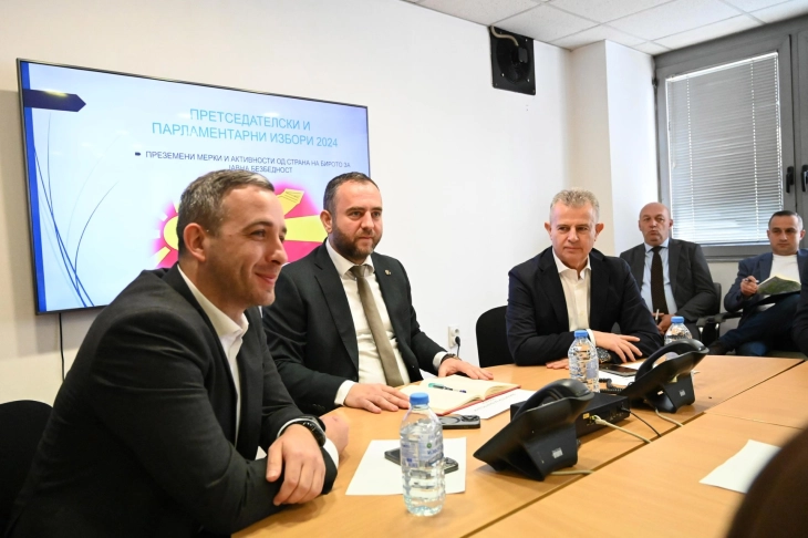 Техничкиот министер Тошковски на состанок со оперативниот штаб за спроведување на парламентарните и претседателски избори 2024