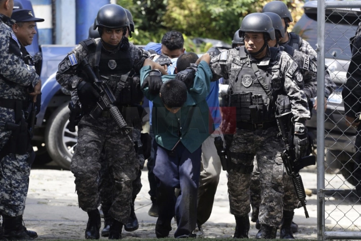 Во Ел Салвадор, 75 отсто од членовите на бандата се зад решетки, вели министерот за безбедност