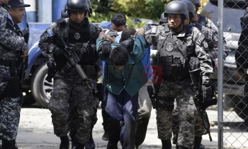 Во Ел Салвадор, 75 отсто од членовите на бандата се зад решетки, вели министерот за безбедност