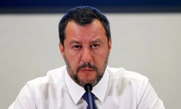 Салвини „го преживеа“ гласањето недоверба во италијанскиот Парламент поради врските на неговата партија со Русија