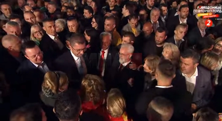 ВМРО-ДПМНЕ одржува митинг пред Владата (во живо)