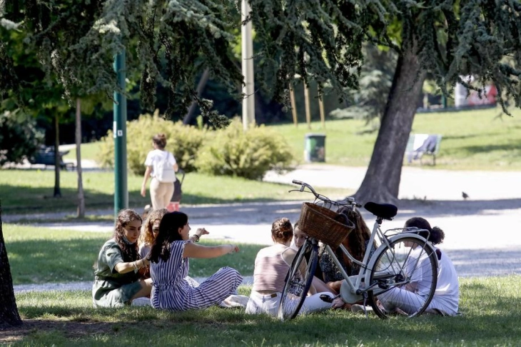 Mot me diell dhe i ngrohtë me temperaturë deri 29 gradë