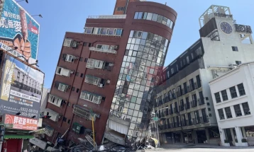 Бројот на загинати во земјотресот во Тајван се искачи на 13, стотици луѓе остануваат блокирани