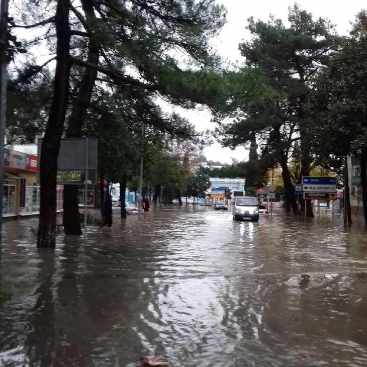 Три лица загинаа во поплавите во областа Оренбург во Русија