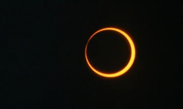 Милиони луѓе на американскиот континент со овации го следеа затемнувањето на Сонцето
