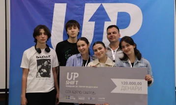 Средношколци од Кочани освоија награда на програмата UPSHIFT за иновативно решение за прочистување на воздухот