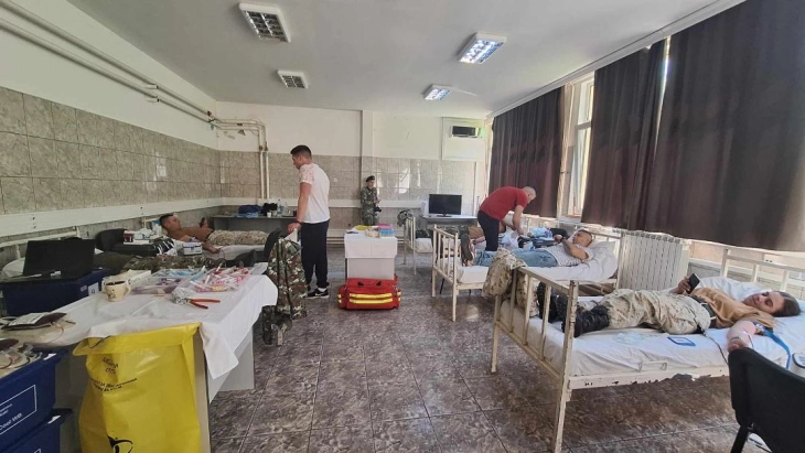Собрани 74 крвни единици во крводарителска акција во велешката Касарна