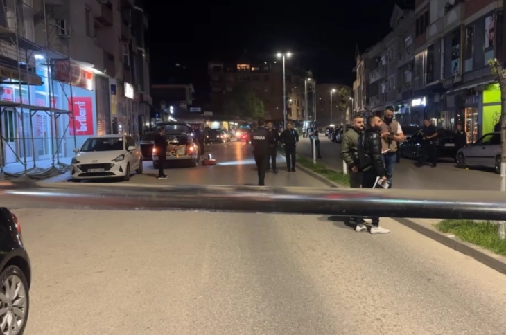 Од возило во движење пукано кон куќа во Тетово, нема повредени  