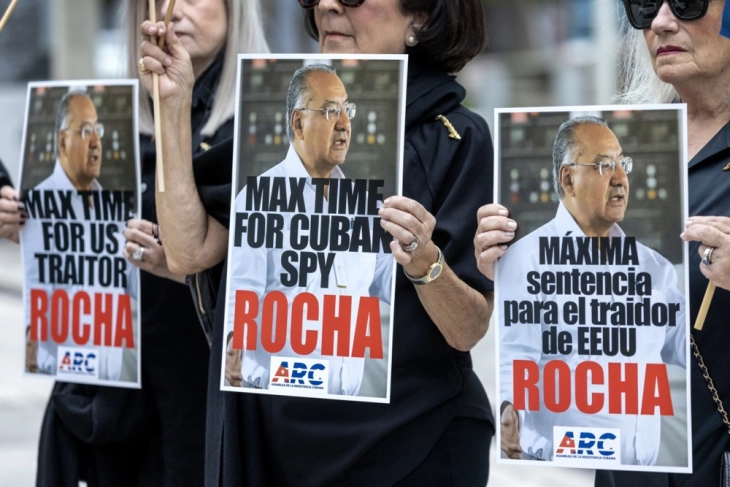 Поранешниот американски амбасадор Роша осуден на 15 години затвор поради шпионажа