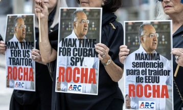 Поранешниот американски амбасадор Роша осуден на 15 години затвор поради шпионажа