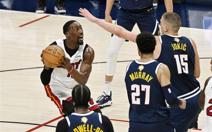 За прв пат во историјата на НБА, три екипи атакуваат на првото место во Конференцијата пред последното коло во регуларниот дел од сезоната