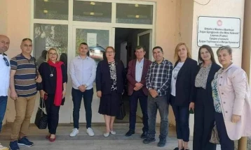 Јаневска на тркалезна маса во Корча ја изразила загриженоста од иселувањето на Македонците од Пустец и се помалиот број ученици