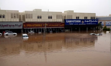 Обилниот дожд предизвика поплави на Арапски Полуостров, 18 лица загинаа во Оман