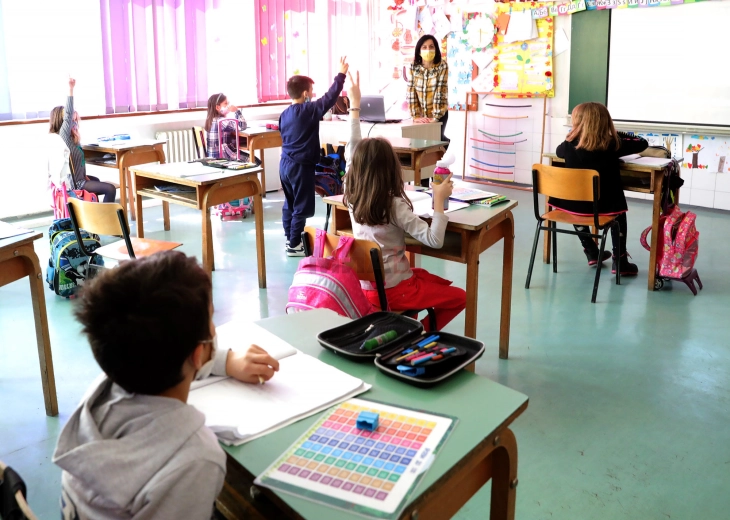 Shkollat ku do të votohet në zgjedhjet, më 23 prill dhe 7 maj do të punojnë deri në orën 11