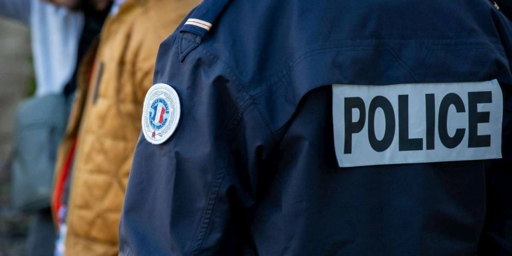Две девојчиња повредени во напад со нож пред училиште во Франција, напаѓачот уапсен