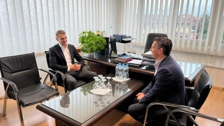 Техничкиот министер Велковски во посета на Меѓуопштинскиот центар за социјална работа во Дебар