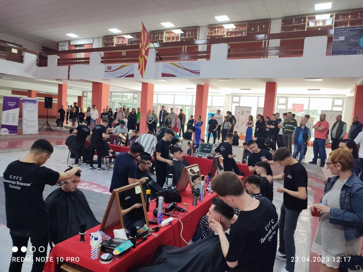 Повеќе од 110 ученици на натпревар „Креативноста на дело на идните фризери”