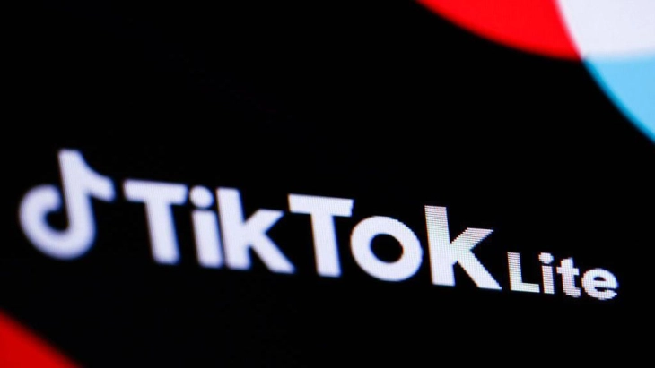 ЕУ се заканува дека ќе ги суспендира наградите на ТикТок Лајт поради ризикот од „зависност“