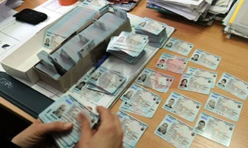 Бојмацалиев: Пристигнуваат 400.000 обрасци за лични карти