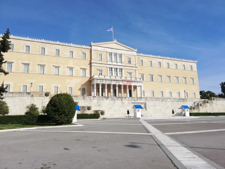 Инцидент во грчкиот Парламент – пратеник физички нападна друг пратеник