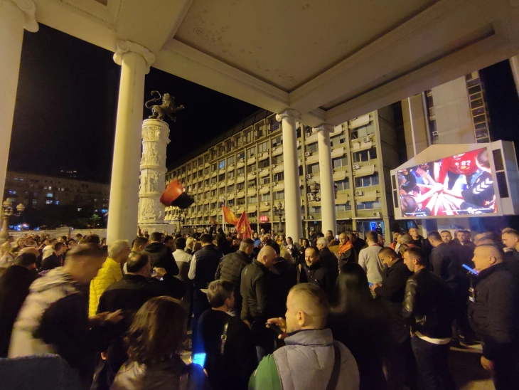 Се слави пред седиштето на ВМРО-ДПМНЕ